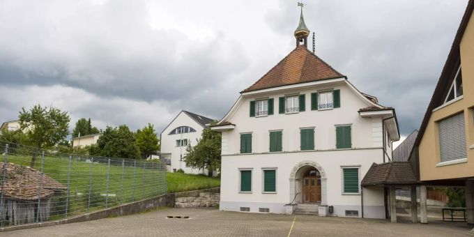 Das Schulhaus in Schönenbuch. Das Schulhaus in Schönenbuch.