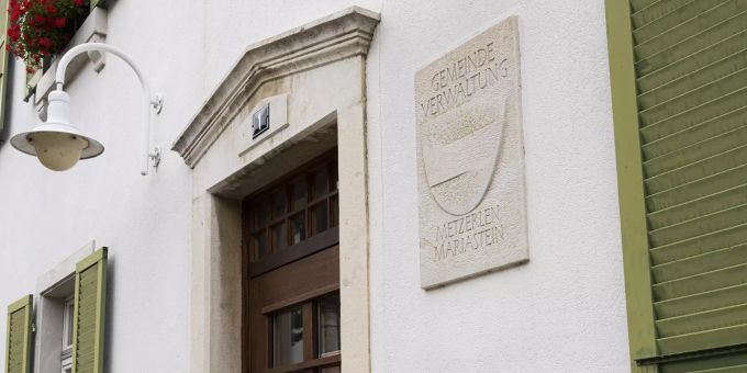 Die Gemeindeverwaltung im Ortsteil Metzerlen. Die Gemeindeverwaltung im Ortsteil Metzerlen.