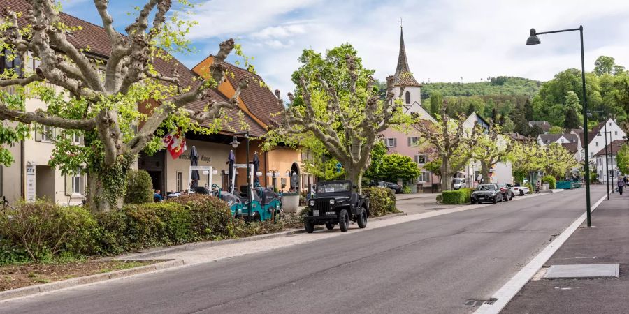 Die Hauptstrasse in der Gemeinde Muttenz.