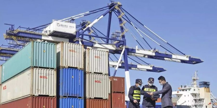 Experten überrascht: Chinas Handelsüberschuss steigt auf 66,76 Milliarden US-Dollar. Foto: Uncredited/CHINATOPIX/dpa
