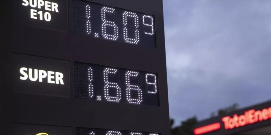 Die Preise für Benzin sind im September stark gestiegen. Foto: Carsten Koall/dpa