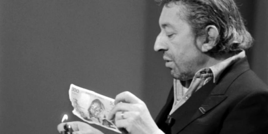 Serge Gainsbourg bei seiner Protestaktion