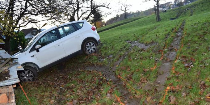 Es entstand Sachschaden von mehreren Tausend Franken. Unfall