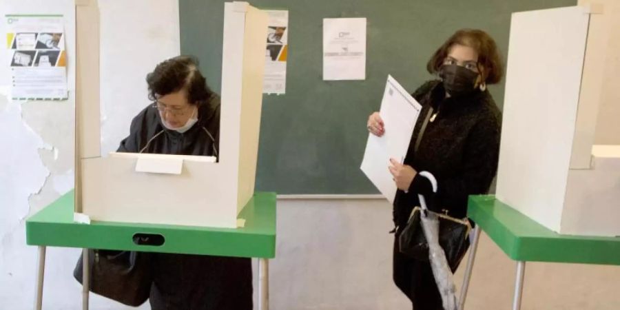 Ein Wahllokal in Tiflis. Foto: Shakh Aivazov/AP/dpa