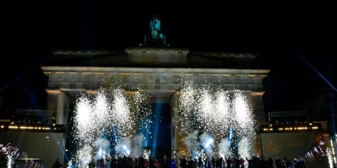 Berlin - Rettungsdienste und Polizei melden sehr ruhige Silvesternacht in Deutschland