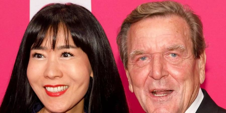 Soyeon Schröder-Kim und Gerhard Schröder sind seit 2018 verheiratet.