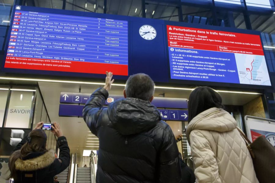 Kurzfristige Krankmeldungen könnten dazu führen, dass es in der Schweiz zu Zugausfällen kommt.