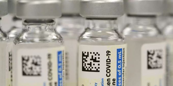 Im Kanton Aargau wurden am Mittwoch die ersten Dosen des Vektorimpfstoffs Janssen von Johnson & Johnson verabreicht. Im Kanton Aargau wurden am Mittwoch die ersten Dosen des Vektorimpfstoffs Janssen von Johnson & Johnson verabreicht.