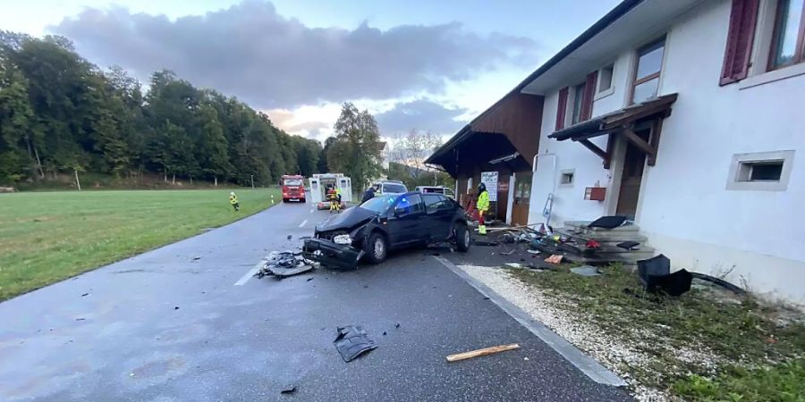 Der junge Fahrer dieses Autos erlag seinen schweren Verletzungen im Spital.