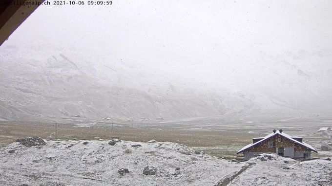 Der erste Schnee auf der Engstligenalp BE. Engstligenalp