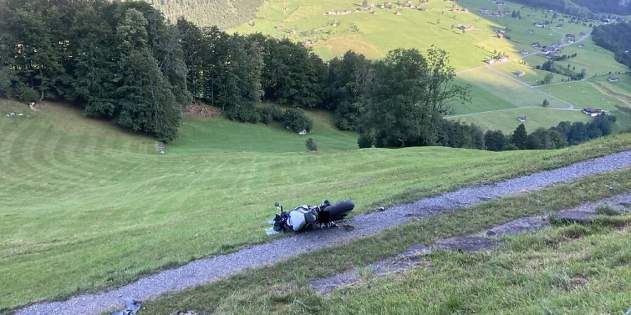 Ein 53-jähriger Motorradfahrer ist am Montag bei einem Verkehrsunfall tödlich verunglückt.