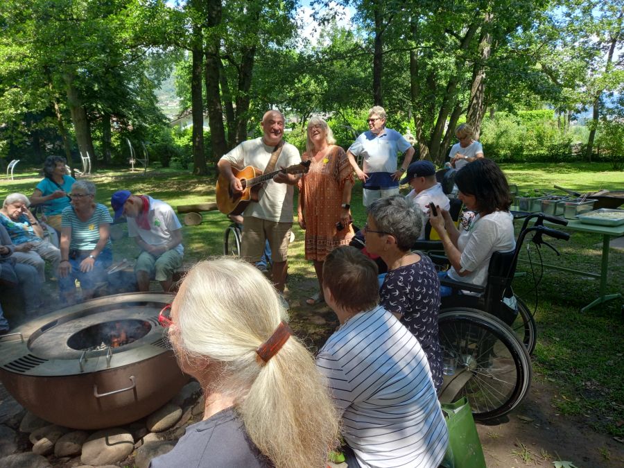 Gesangsstunde im Park.