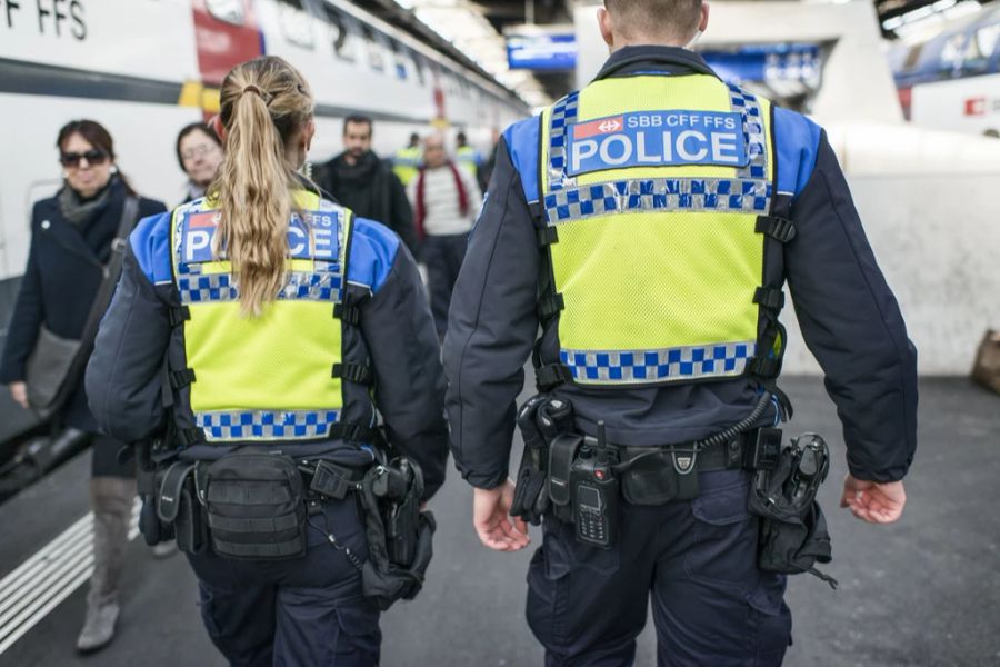 Beamte der SBB Transportpolizei in Zürich.