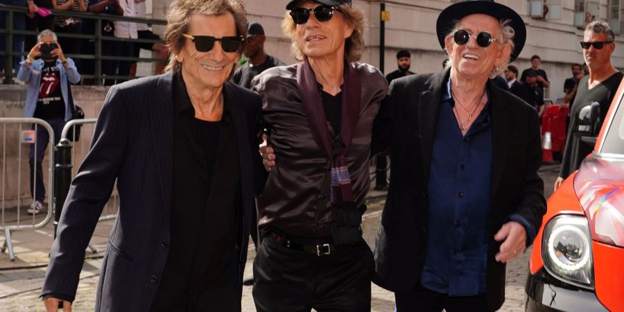 Ronnie Wood (l-r), Mick Jagger und Keith Richards rühren in London die Werbetrommel für ihr neues Studioalbum «Hackney Diamonds».