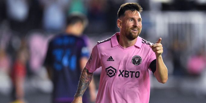 Lionel Messi, Stürmer von Inter Miami, feiert ein Tor gegen den FC Charlotte in der zweiten Halbzeit. Lionel Messi