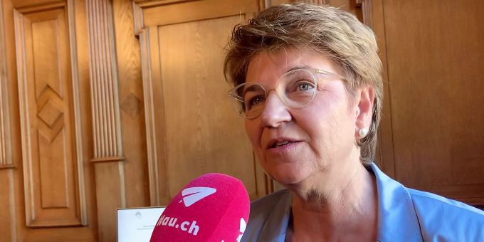 Bundespräsidentin Viola Amherd wird am Dienstagmorgen mit WEF-Gründer Klaus Schwab die Eröffnungsrede halten. Es sind geschäftige Tage für die Walliserin: Am Montag hatte sich Amherd noch mit Wolodymyr Selenskyj unterhalten. Wolodymyr Selenskyj