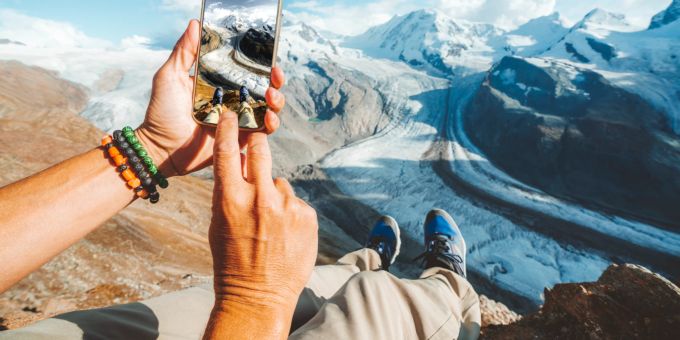 Turnschuh-Wanderer gehen mittlerweile sogar auf die Gletscher (Archiv). Gletscher Turnschuh