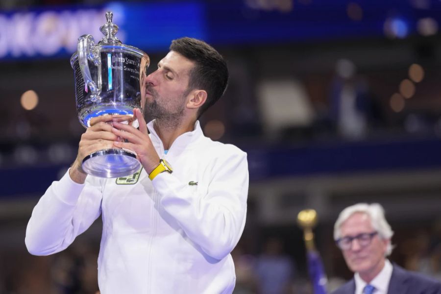 Novak Djokovic küsst an den US Open zum 24. Mal eine Grand-Slam-Trophäe – Rekord!