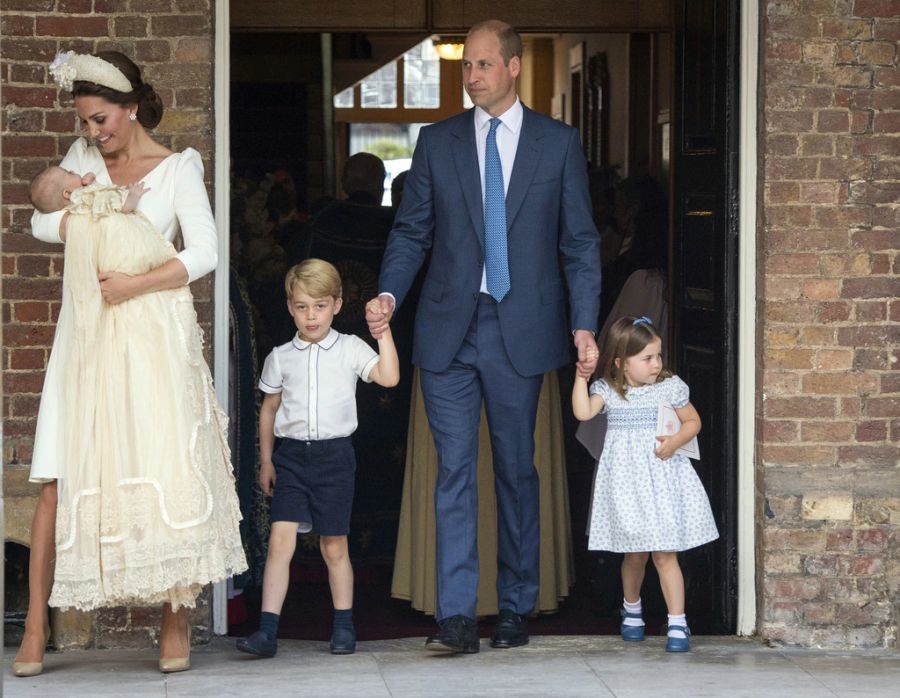 Prinz George mit seiner Schwester Prinzessin Charlotte und seinem Vater Prinz William.