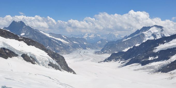 Der Grosse Aletschgletscher ist der Riese in den Schweizer Alpen. Gletscher, Schweiz, Alpen, Berge