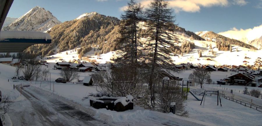 Auch im Dorf Adelboden selbst (1350 Meter) hat es geschneit.