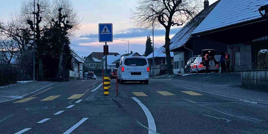 Lenkerin erfasst Kind auf Fussgängerstreifen in Etziken