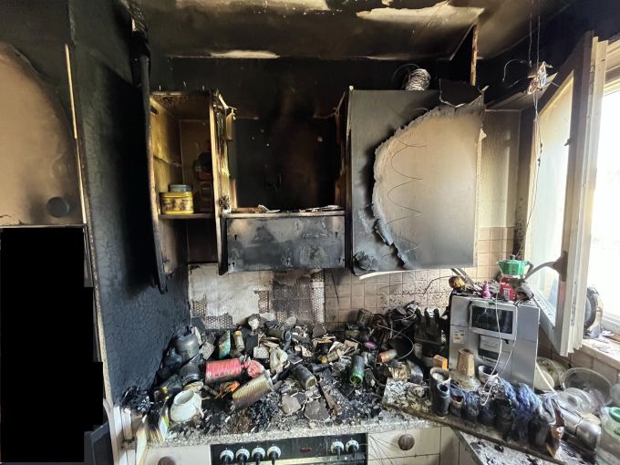 Durch den Brand entstand ein grosser Sachschaden in der Wohnung. Durch den Brand entstand ein grosser Sachschaden in der Wohnung.