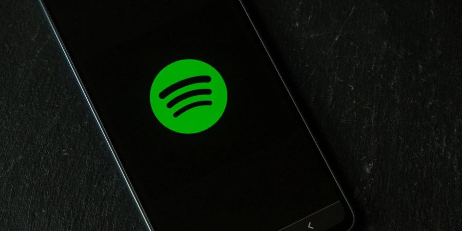 Aufgepasst: Spotify-Kundinnen und -Kunden sollten bei SMS, die angeblich von dem Musikstreamingdienst kommen, misstrauisch sein.