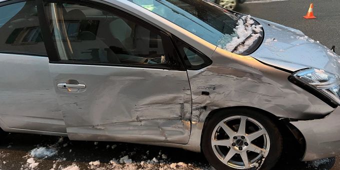 Brislach BL: Kollision zwischen Lieferwagen und Personenwagen Brislach BL: Kollision zwischen Lieferwagen und Auto