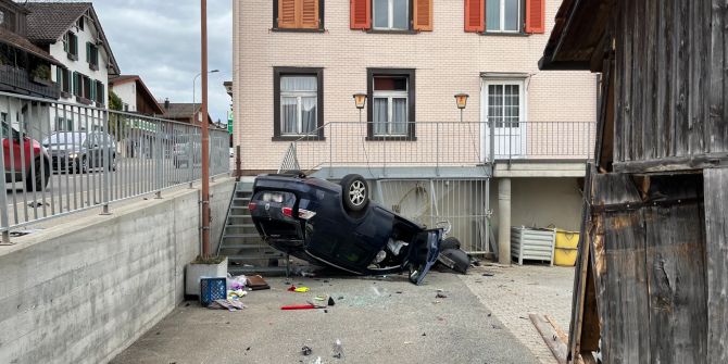 Engelburg: Frau nach Selbstunfall verletzt