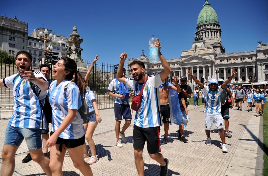 Die argentinischen Fans feiern in Buenos Aires.