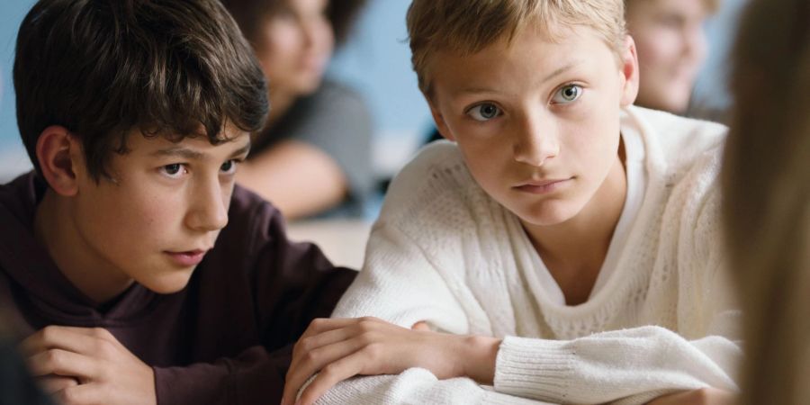 Eden Dambrine (r) als Léo und Gustav De Waele als Rémi sind sich als Kinder ganz nah.