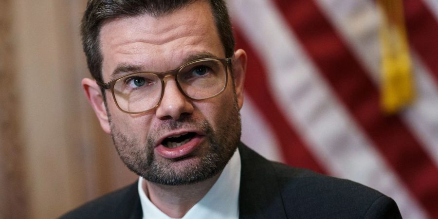 Bundesjustizminister Marco Buschmann spricht auf einer Pressekonferenz in Washington.