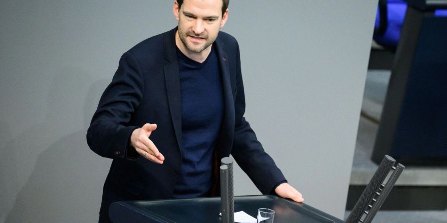 FDP-Vizechef Johannes Vogel spricht im Bundestag.