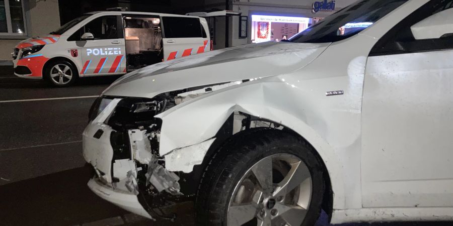 Verkehrsunfall in Näfels auf der Bahnhofstrasse