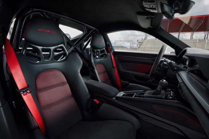 Gegen Aufpreis lässt sich der Stahl-Überrollbügel mit dem Weissach-Paket in ein Carbon-Pendant tauschen Porsche 911 GT3 RS