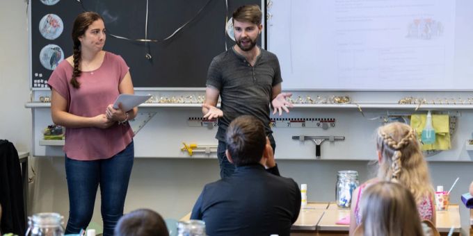 Wegen des akuten Lehrermangels müssen immer mehr Schulen unqualifiziertes Personal anstellen. (Symbolbild) Lehrermangel Schweiz
