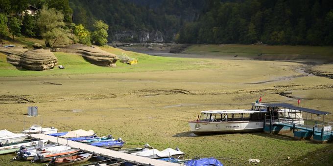 Nach Mega-Trockenheit - Schifffahrt auf Lac des Brenets wieder möglich