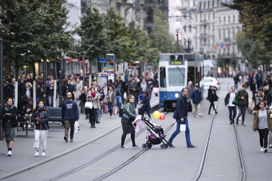 Aktuell leben 440'181 Menschen in Zürich – damit wurde die bisherige Höchstmarke von 1962 übertroffen.