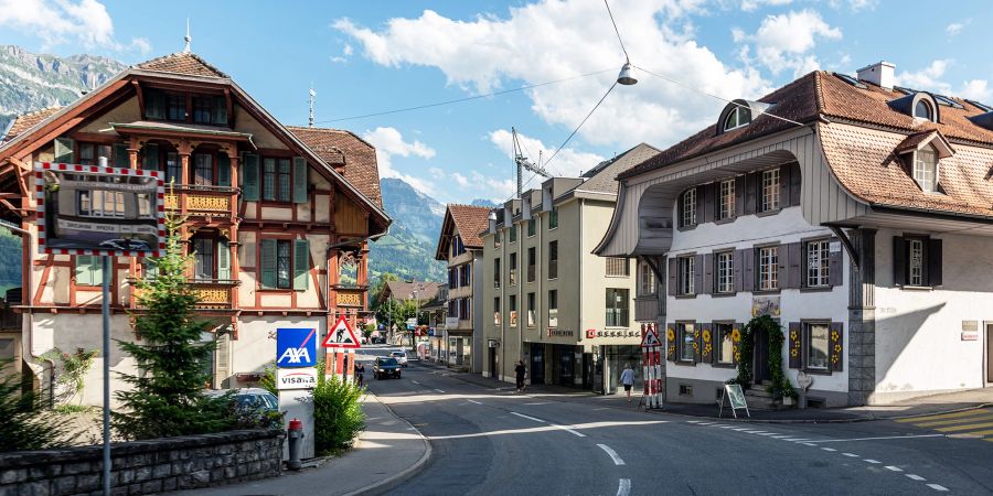 Eine Baustelle an der Kanderstegstrasse in Frutigen.