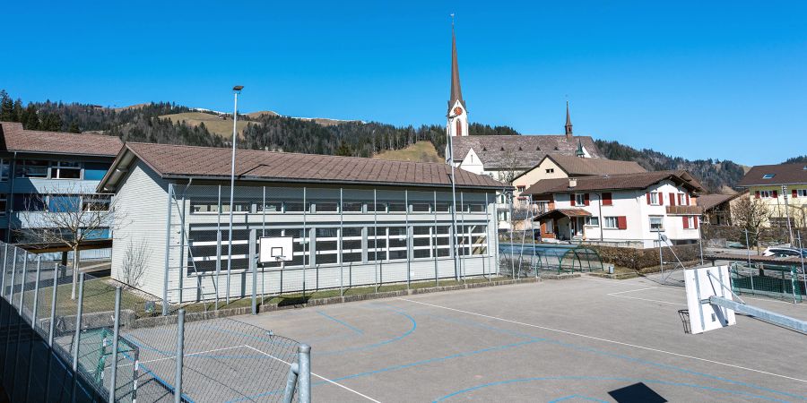 Die Schulanlage und das Schulhaus Windbühlmatte in Escholzmatt.