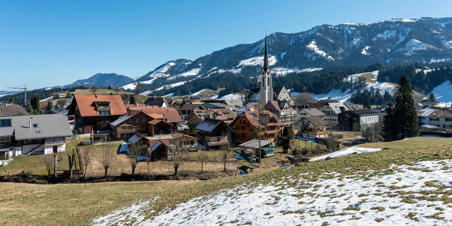 Blick auf Escholzmatt und die katholische Kirche.
