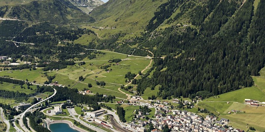 Das Nadelöhr in den Norden: Autobahn A2 vor dem Südportal des Gotthardtunnels der A2 in Airolo. (Archivbild)