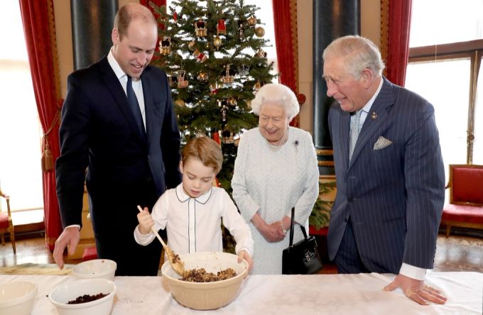 Queen Elizabeth und ihre Nachfolger Prinz Charles, Prinz William und Prinz George. Queen Elizabeth