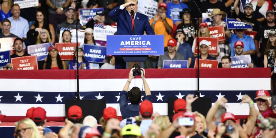 Donald Trump bei einer Kundgebung in Wilkes-Barre, Pennsylvania. Foto: Sean Mckeag/The Citizens' Voice via AP/dpa - ACHTUNG: Nur zur redaktionellen Verwendung und nur mit vollständiger Nennung des vorstehenden Credits