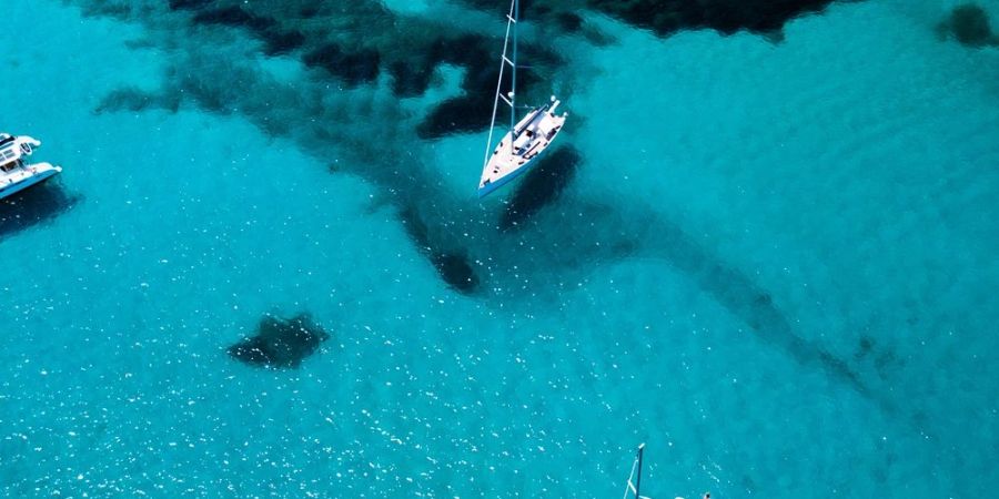 Wo Luxus-Yachten in glasklarem Wasser schaukeln, sind oft die Promis anzutreffen.