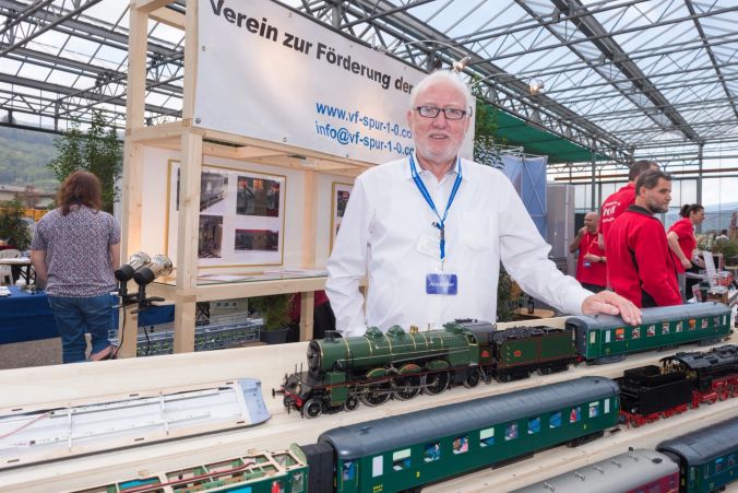 Bauingenieur Egmont W. Bolinger baut Modellwaggons, die schwer zu finden sind.