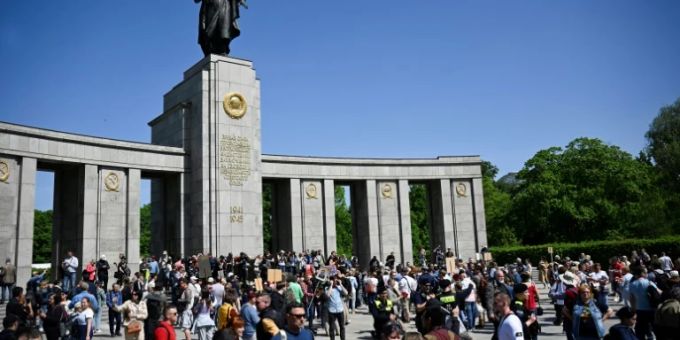 Sowjetische Ehrendenkmal am Berliner Tiergarten Sowjetische Ehrendenkmal am Berliner Tiergarten