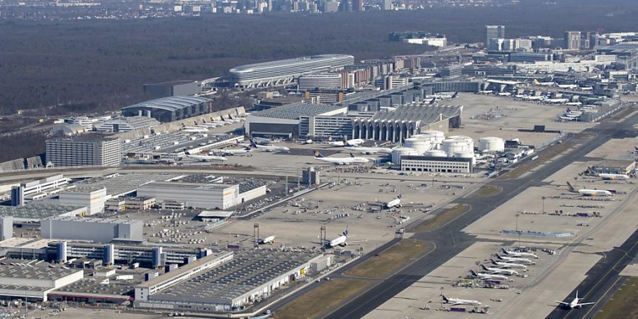 Flughafen Frankfurt bleibt trotz Erholung im roten Bereich (Archivbild)