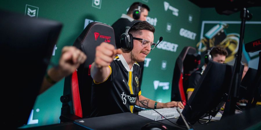 Team Vitality um Spielführer apEX (Mitte) hat gute Chancen auf den Einzug in die Legends Stage des PGL Majors.